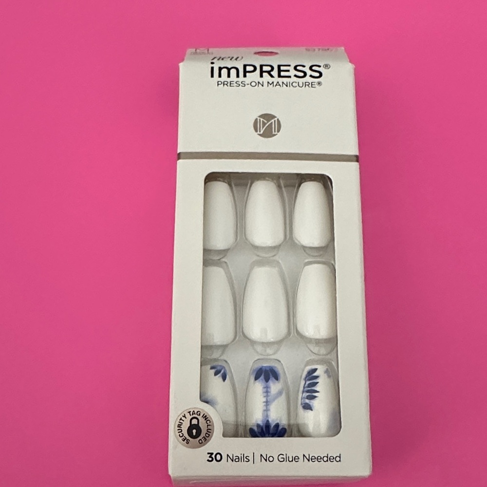 imPRESS Elegant White and Blue Floral Press-On Nails